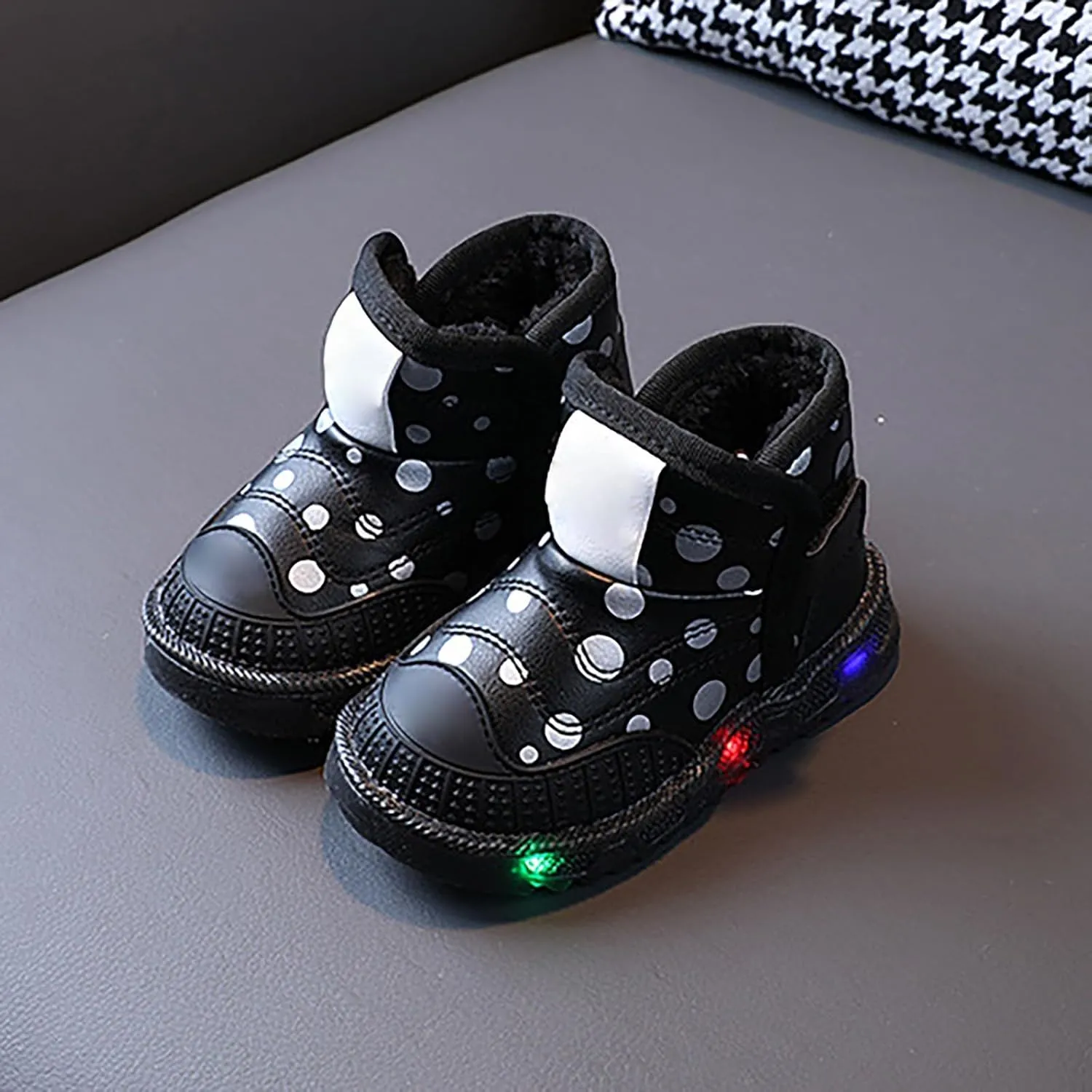 Kids LED Light Up Shoes Baby Girls Boys Breathable Flashing Slip-On Sneakers Shiny Luminous Trainers for Toddler Gifts