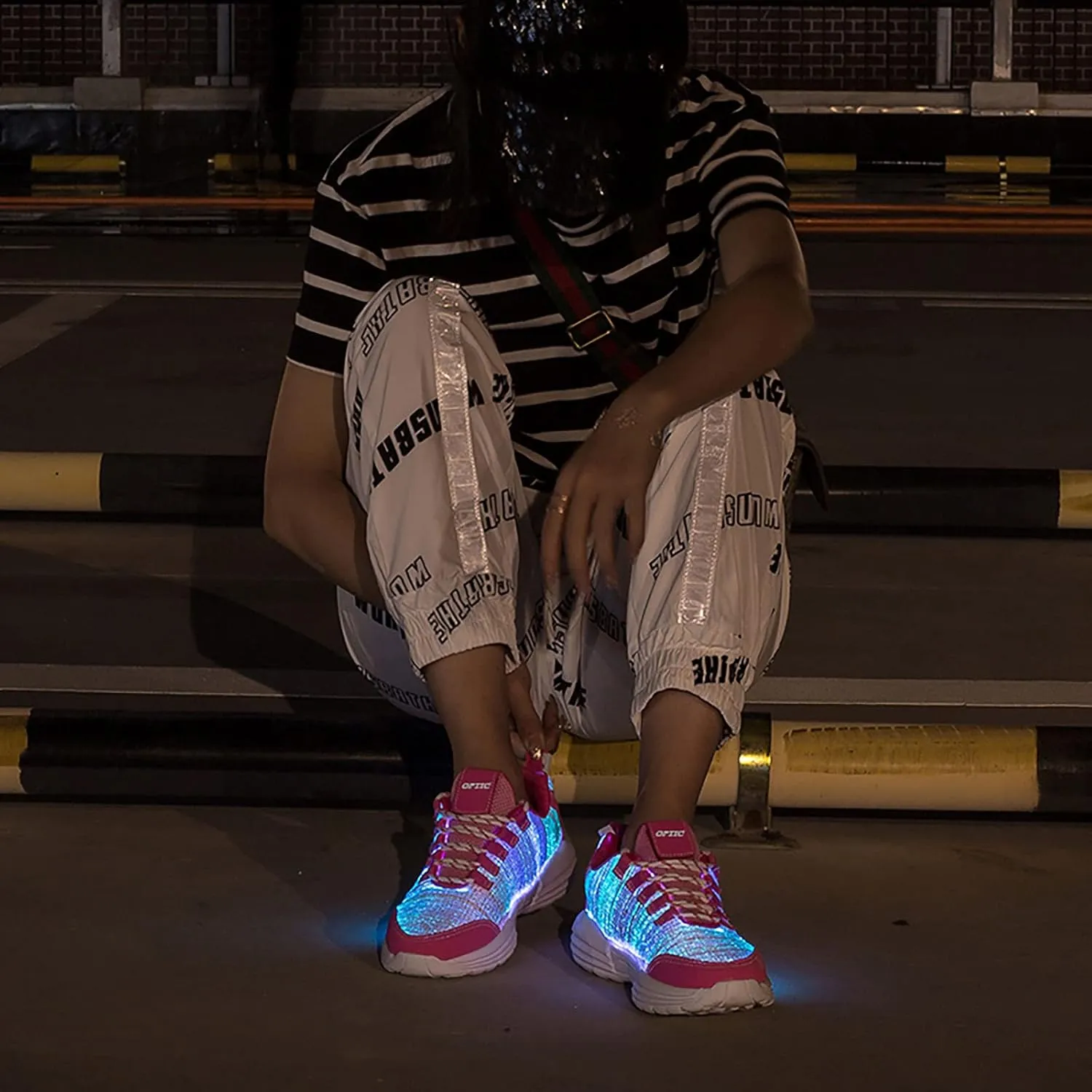 LED Fiber Optic Shoes Light Up Sneakers for Women Men Luminous Trainers Flashing Shoes for Festivals, Christmas, Halloween, New Year Party with USB Charging,