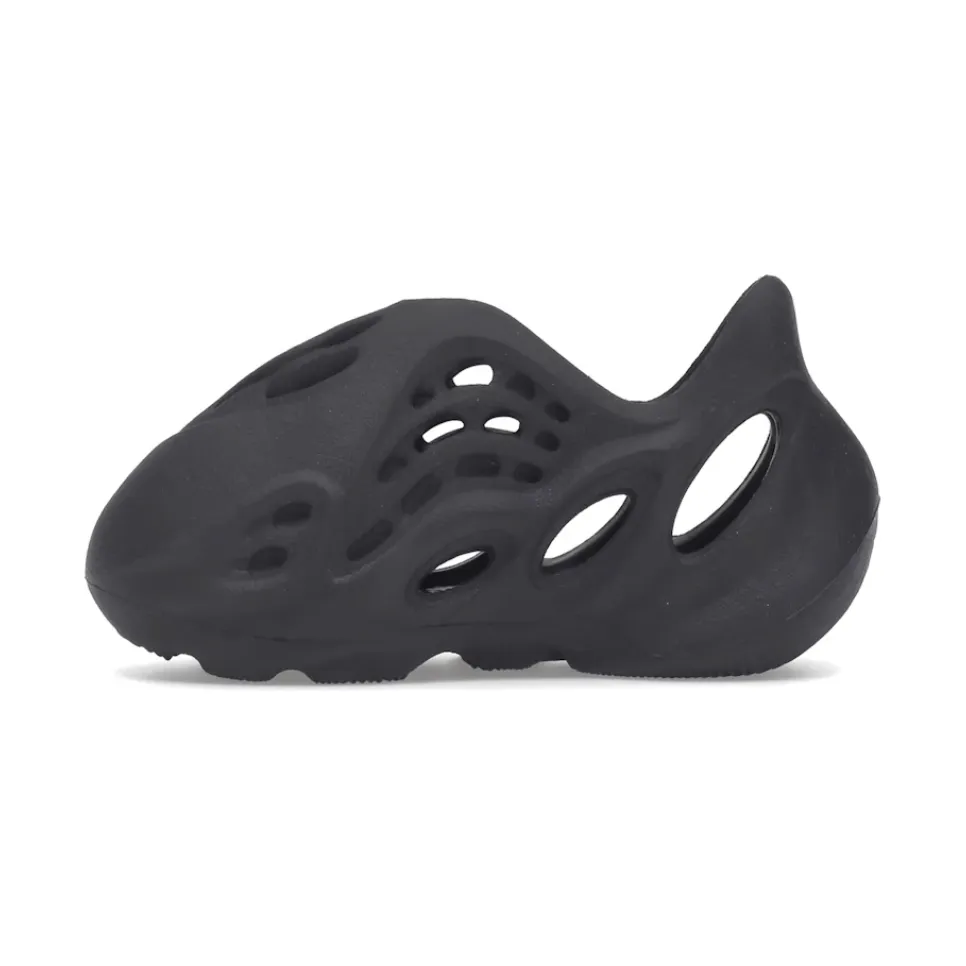 Yeezy Foam RNNR Onyx (Infants) Flexible Fit Instant Comfort Walk