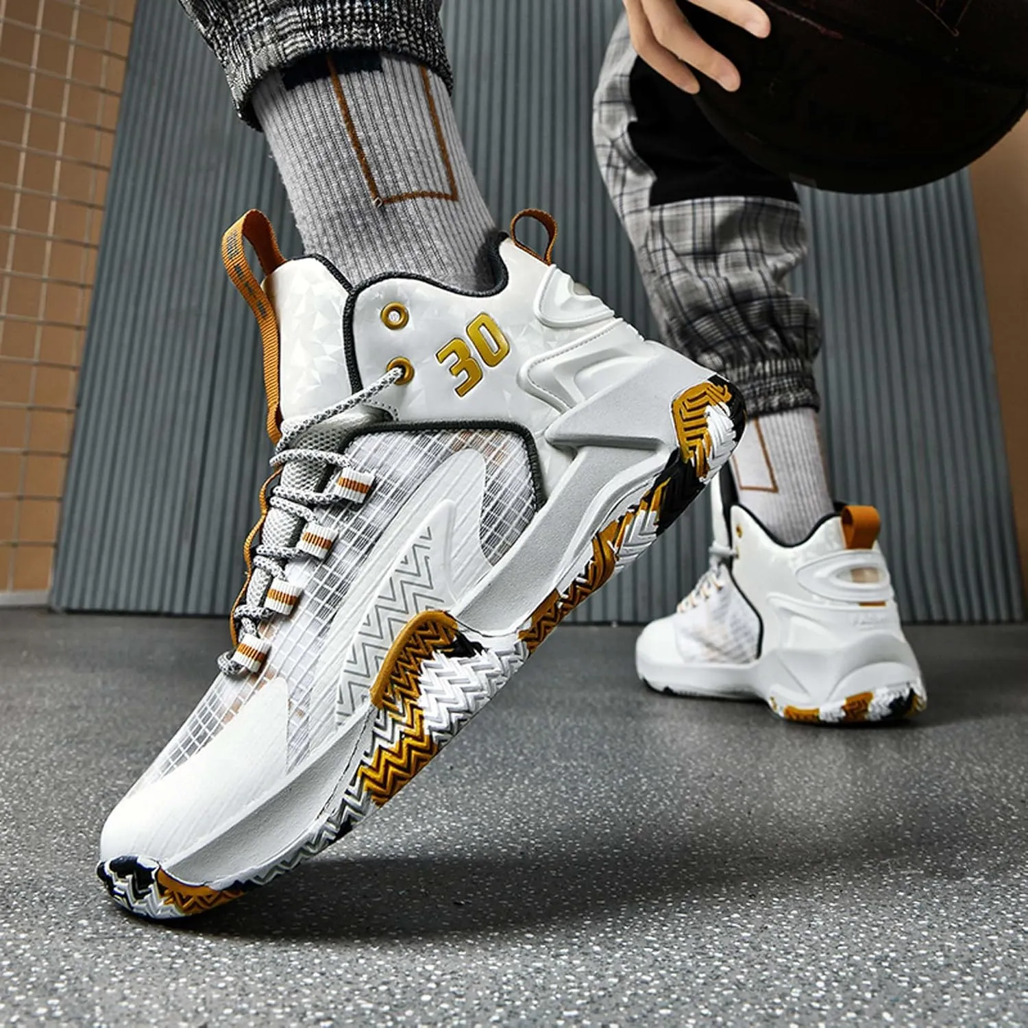 Mens and Womens White Basketball Sneakers Lace Up Mid Top Running Shoes Comfortable and Breathable Casual Walking Shoes Wear Resistant and Durable Outdoor Travel Shoes Skateboarding Shoes