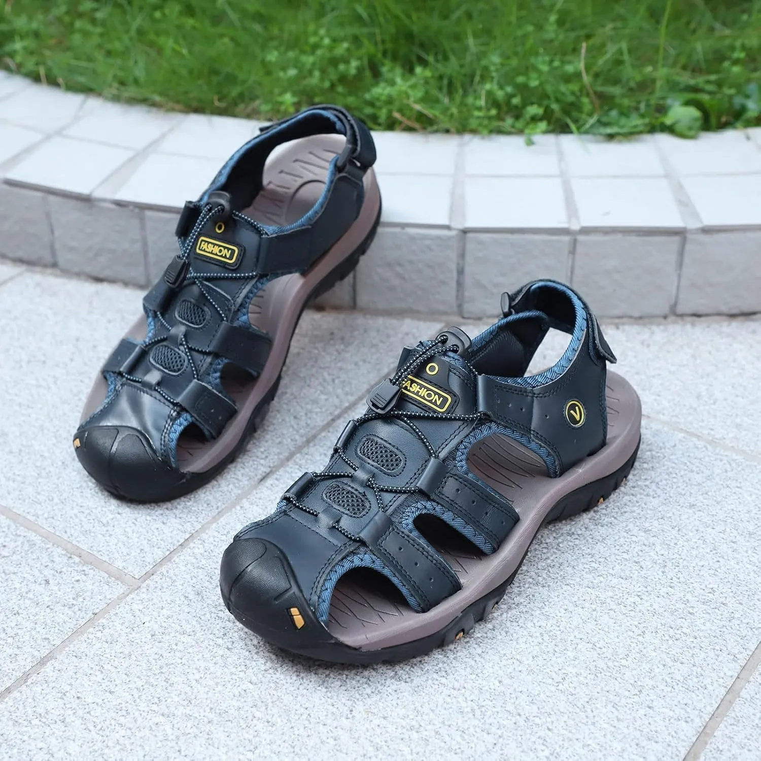 Men's Shoes Winter Boots Outdoor Summer Walking Beach Hiking Fishing Barefoot Leather Sandals for Men Camp