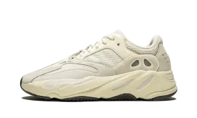 Yacht Mode Yeezy 700 Analog
