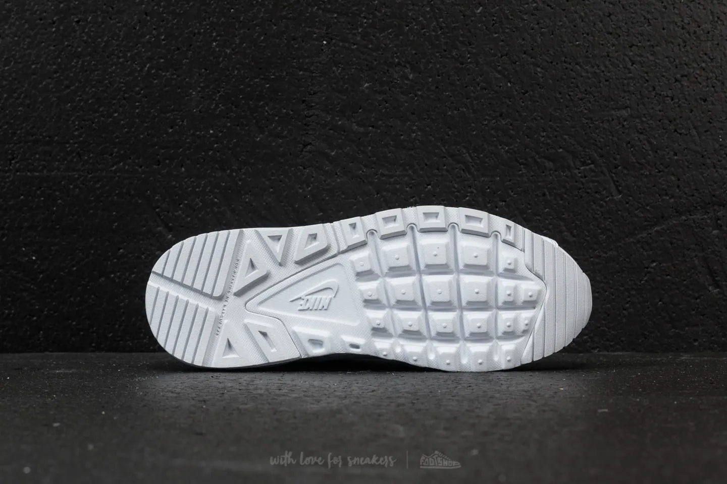 Durable Traction Outsole Nike AIR MAX COMMAND FLEX (GS)