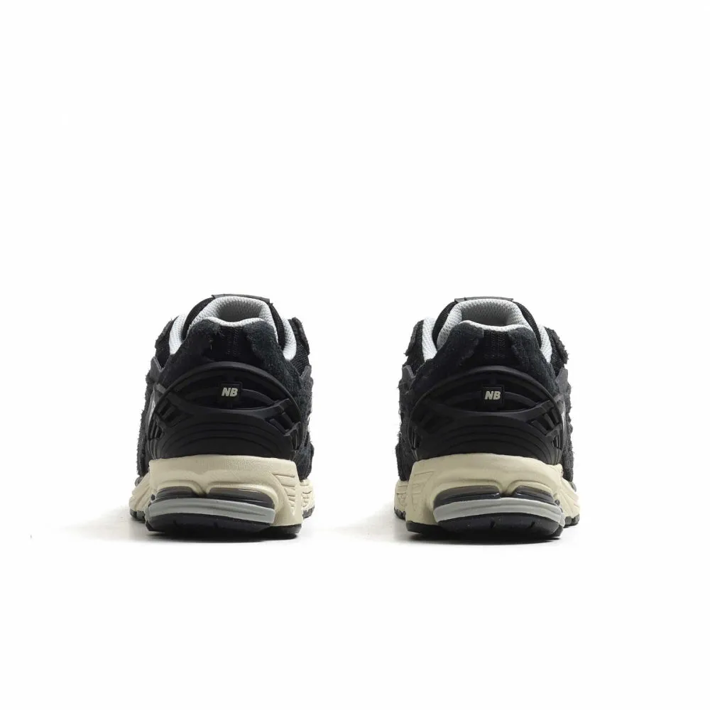 Odor Control Technology New Balance 1906R Protection Pack Black.