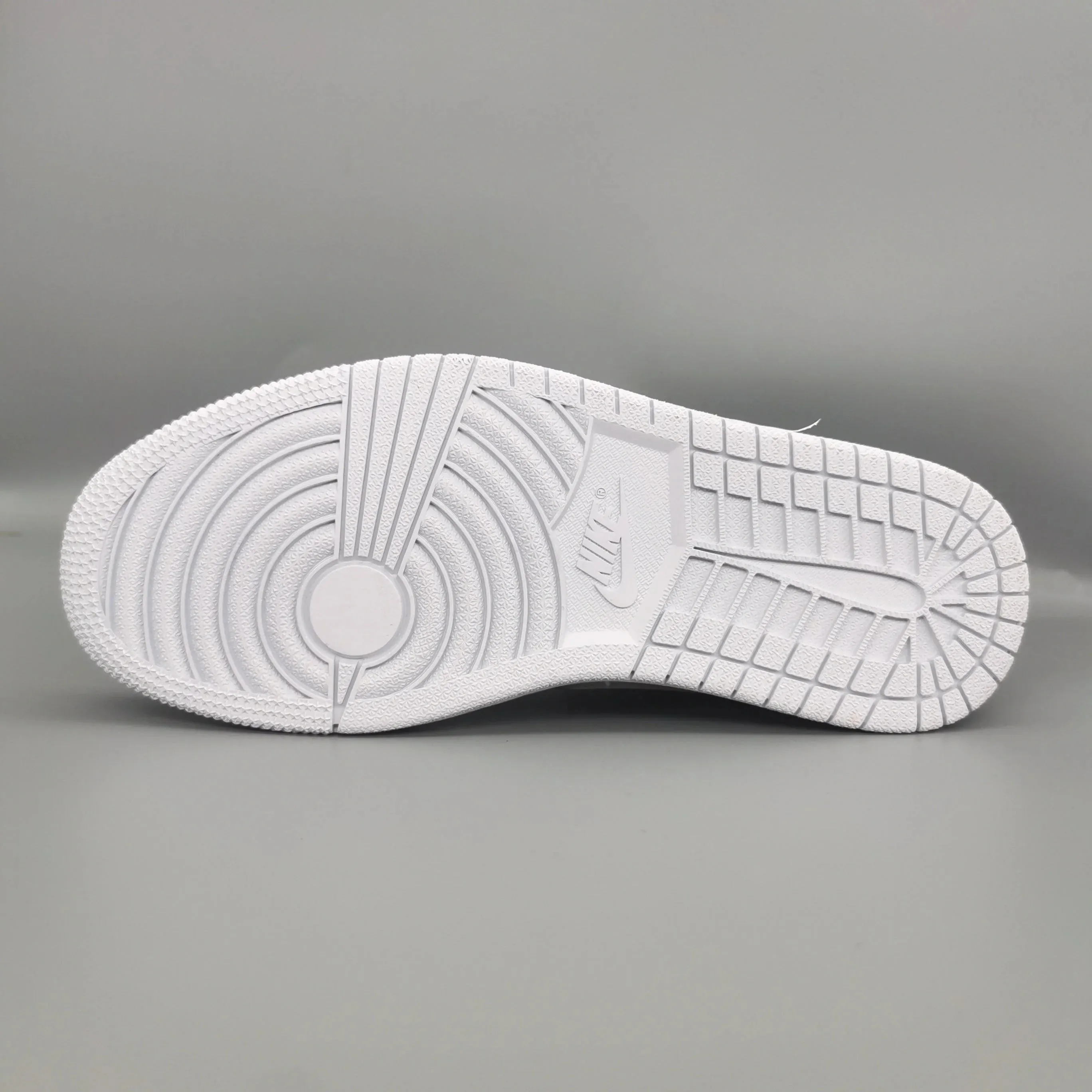 Nike Air Jordan 1 Low SE White/White/Metallic Gold Flex Move