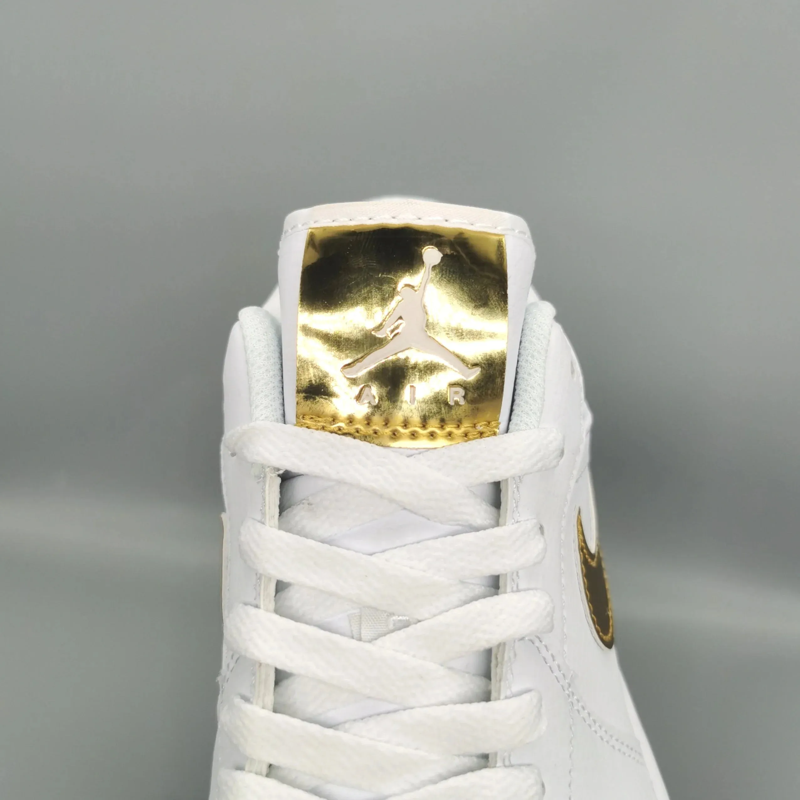 Nike Air Jordan 1 Low SE White/White/Metallic Gold vibration damping