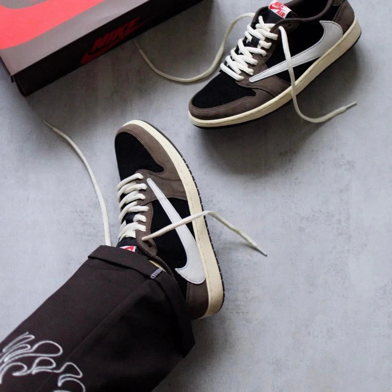 Ventilation Tech Nike Air Jordan 1 Low Travis Scott