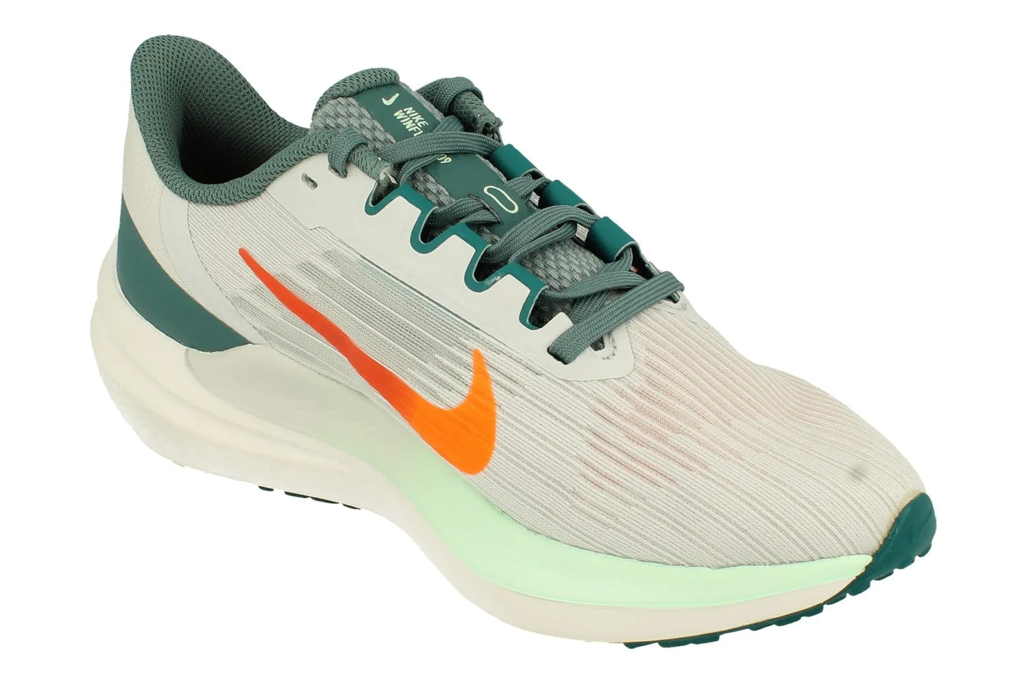 Activity - tracker - enabled adventure - themed running gear Nike Air Winflo 9 Mens DD6203 005