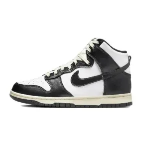 Supportive support Nike Dunk High Vintage Panda