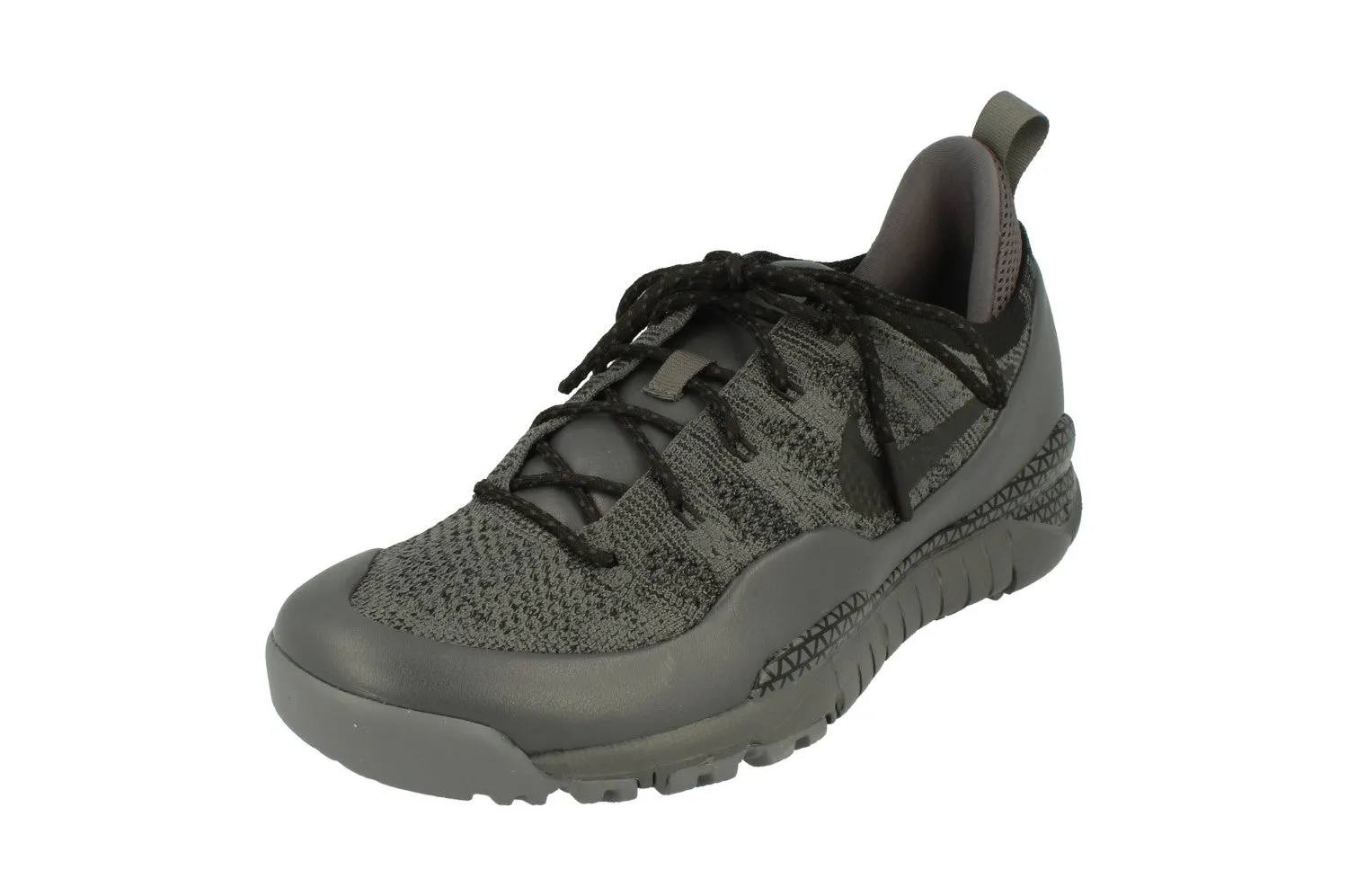 Nike Lupinek Flyknit Low Mens 882685 001 running in a mud pot area shoes running in a glass bridge area shoes