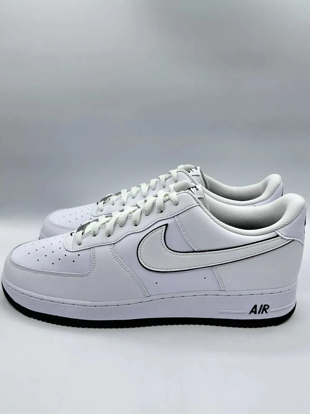 Nike Men??s Air Force 1 '07 Low White Black Outline Panda Cozy Interior