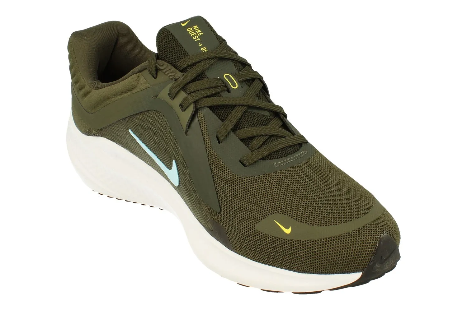 Nike Quest 5 Mens DD0204 300 running with music shoes running in a softball field area shoes