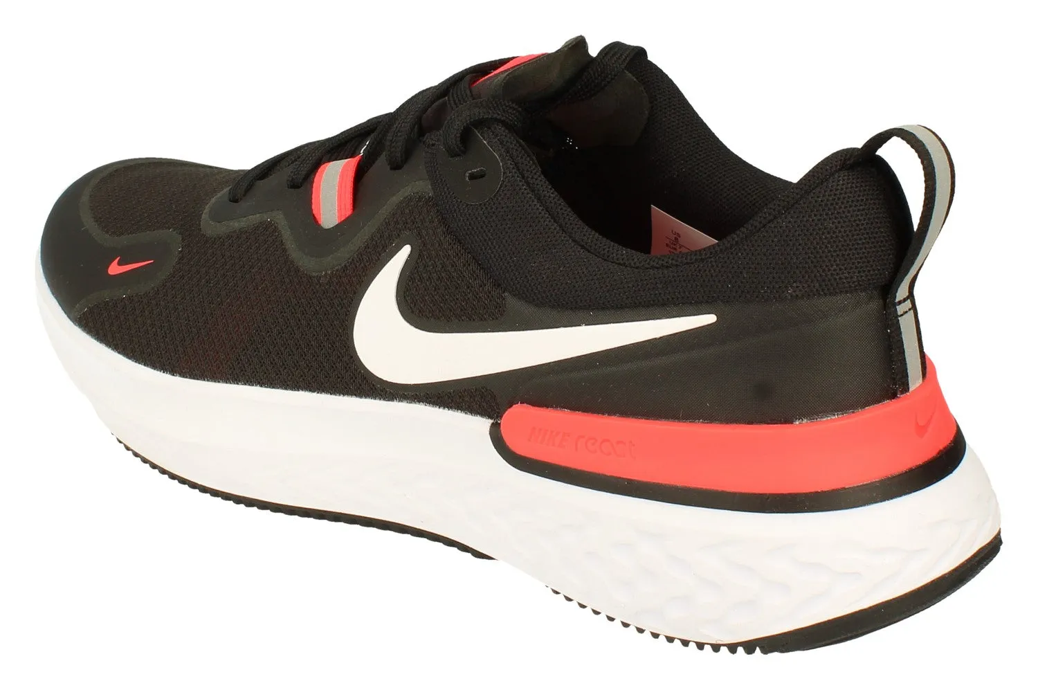 Nike React Miler Mens CW1777 001 running in a bascule bridge area shoes