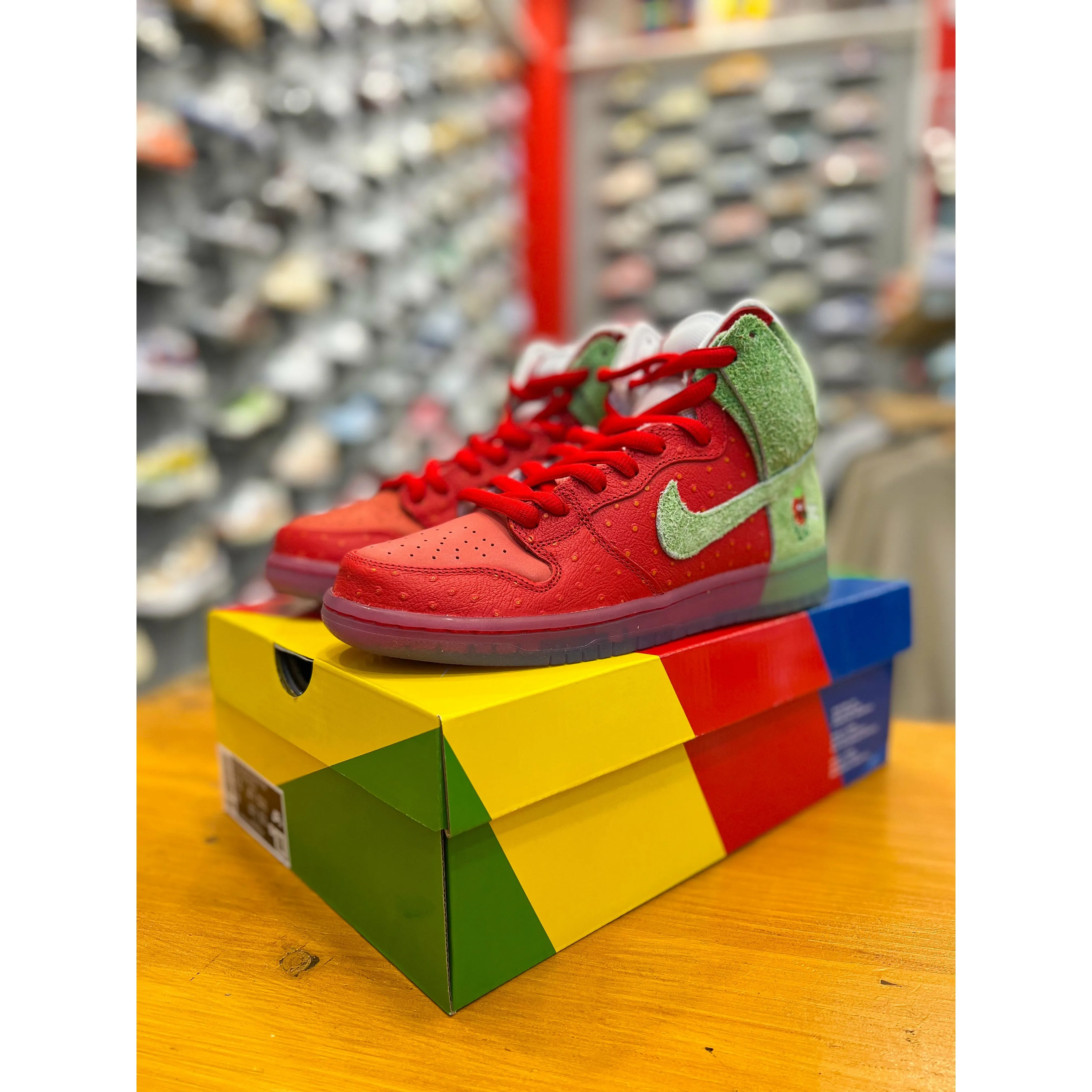 Nike SB Dunk High Strawberry Cough (Regular Box) All Rounder