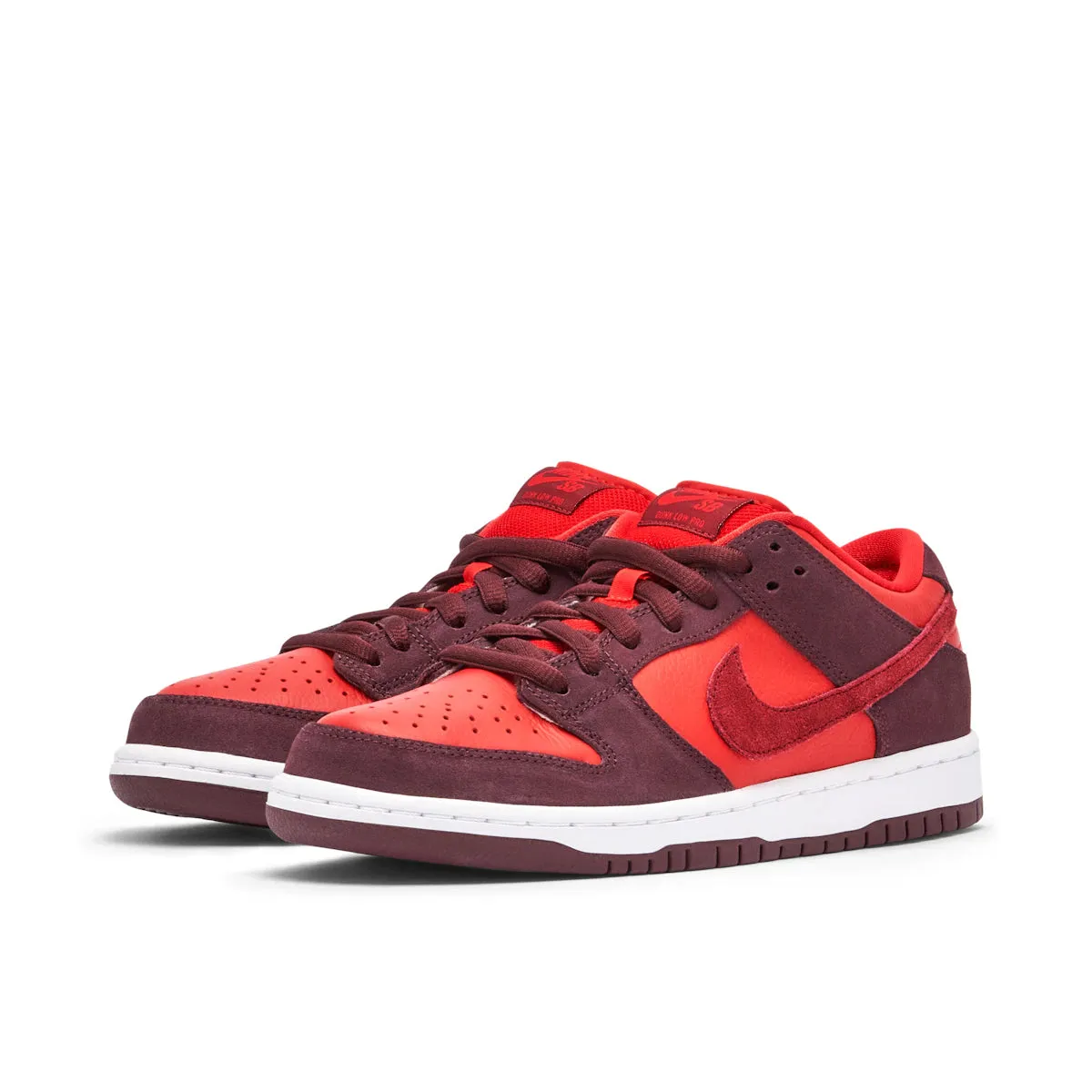Nike SB Dunk Low Cherry HyperDurable Outsole Compound Reflective Detail