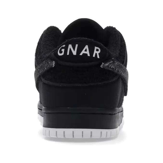 Rubber Sole Sleek Comfort Nike SB Dunk Low Gnarhunters