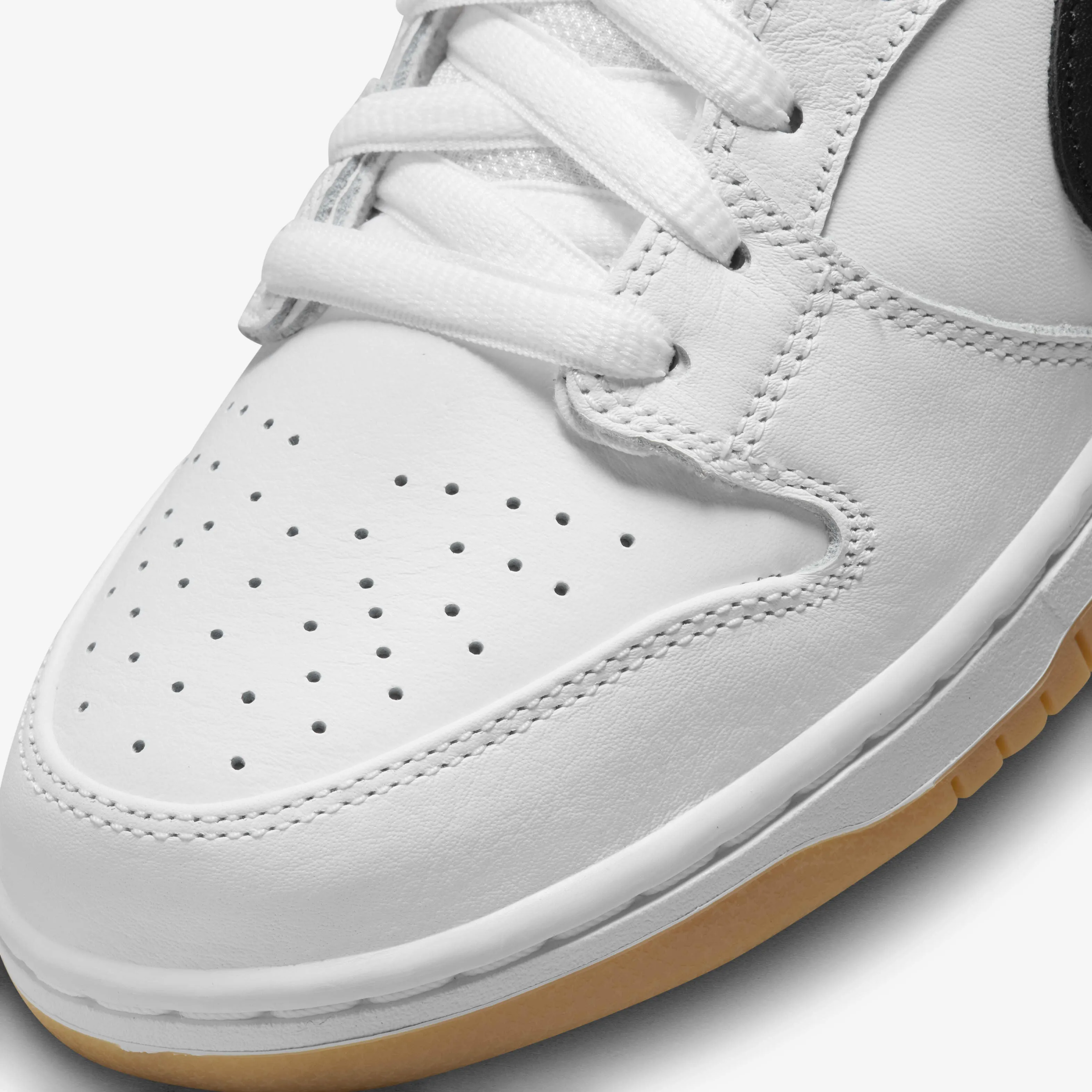 Glam support Track Walk Nike SB Dunk Low Pro 'White Gum'
