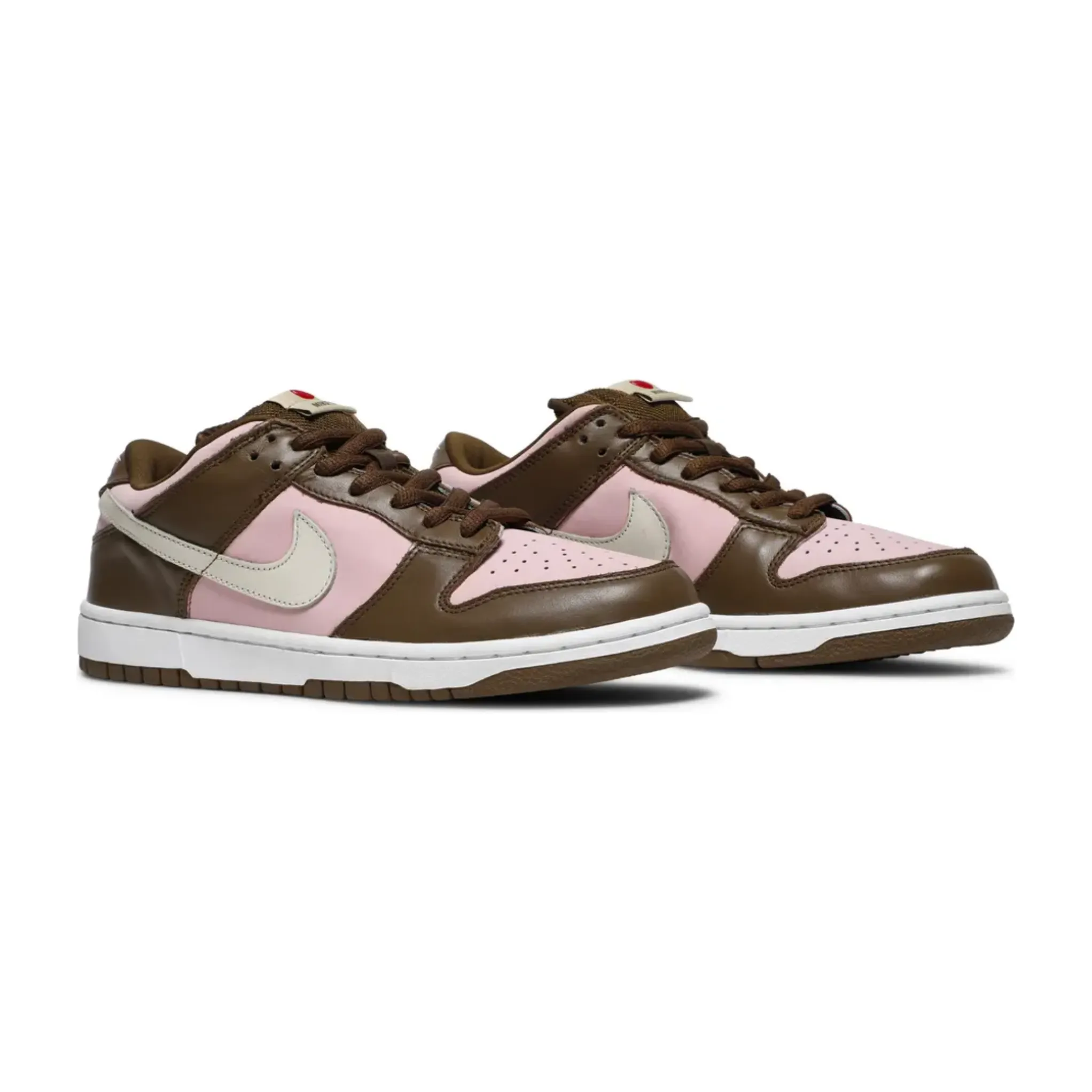 Nike SB Dunk Low Stussy Cherry Style Motion