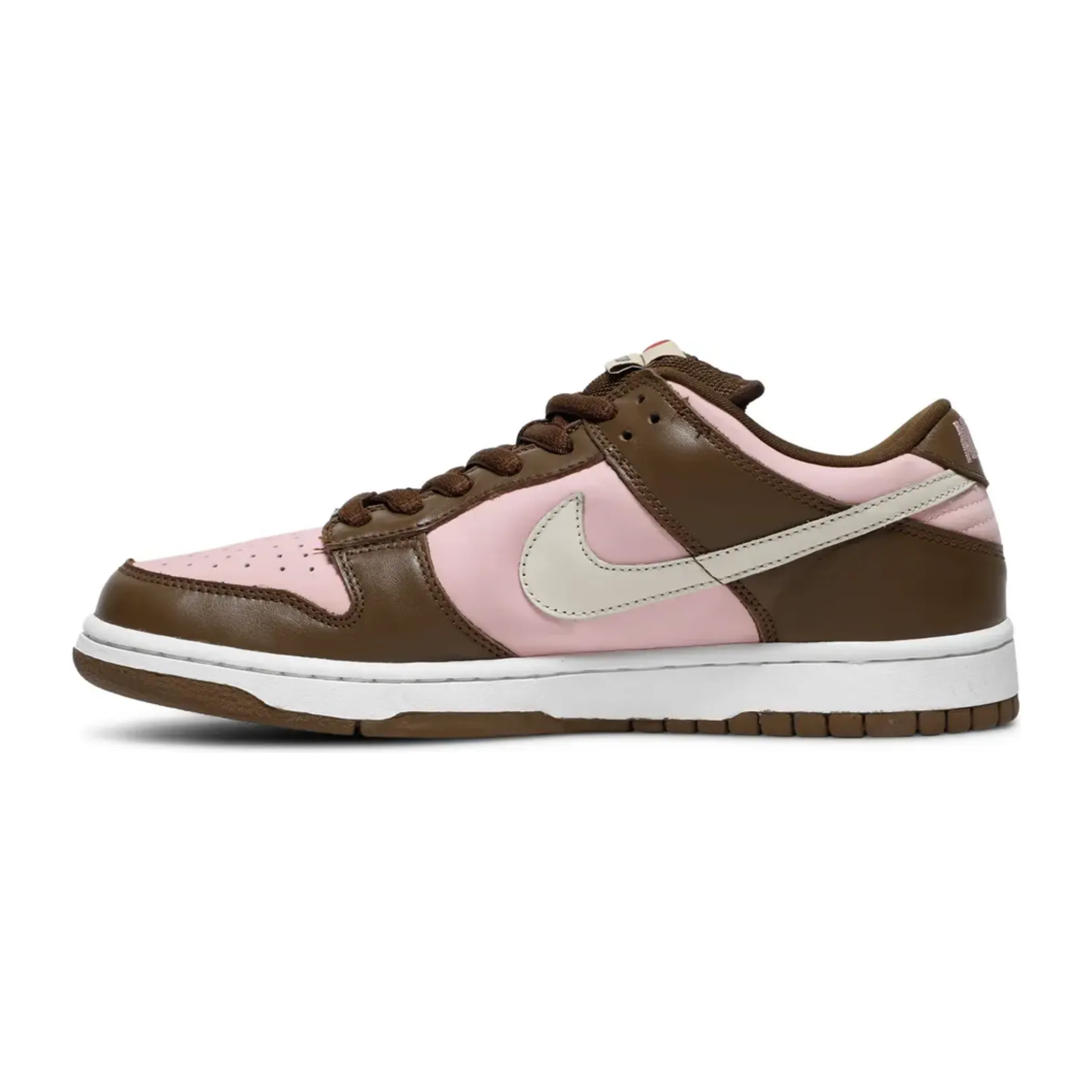 Nike SB Dunk Low Stussy Cherry Total Fit Iconic Footwear