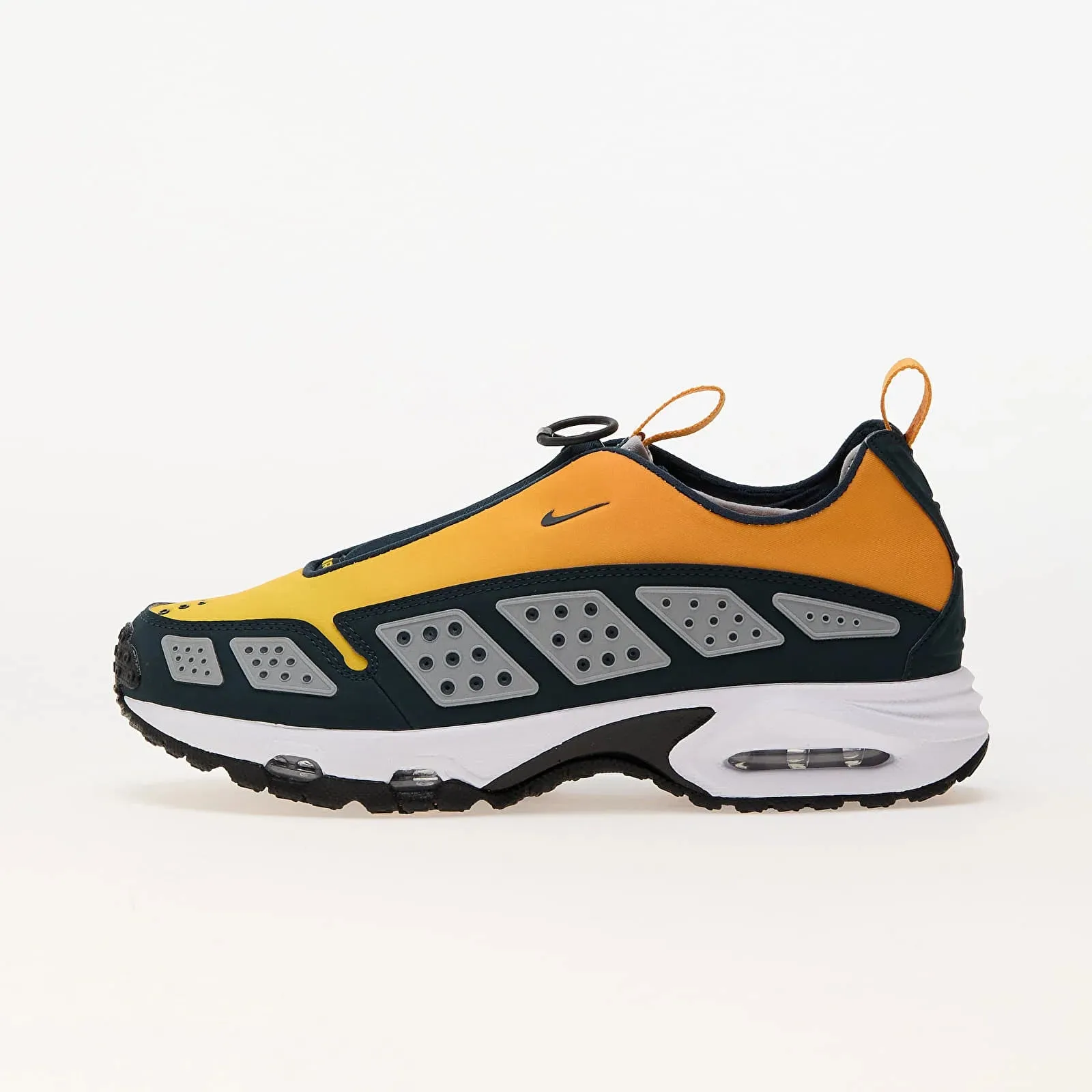 Comfort Promoting NIKE W Air Max SNDR "Canyon Gold"