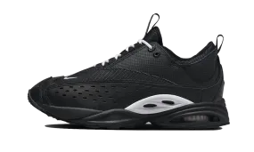 running with a fitness tracker Nocta Air Zoom Drive Black White