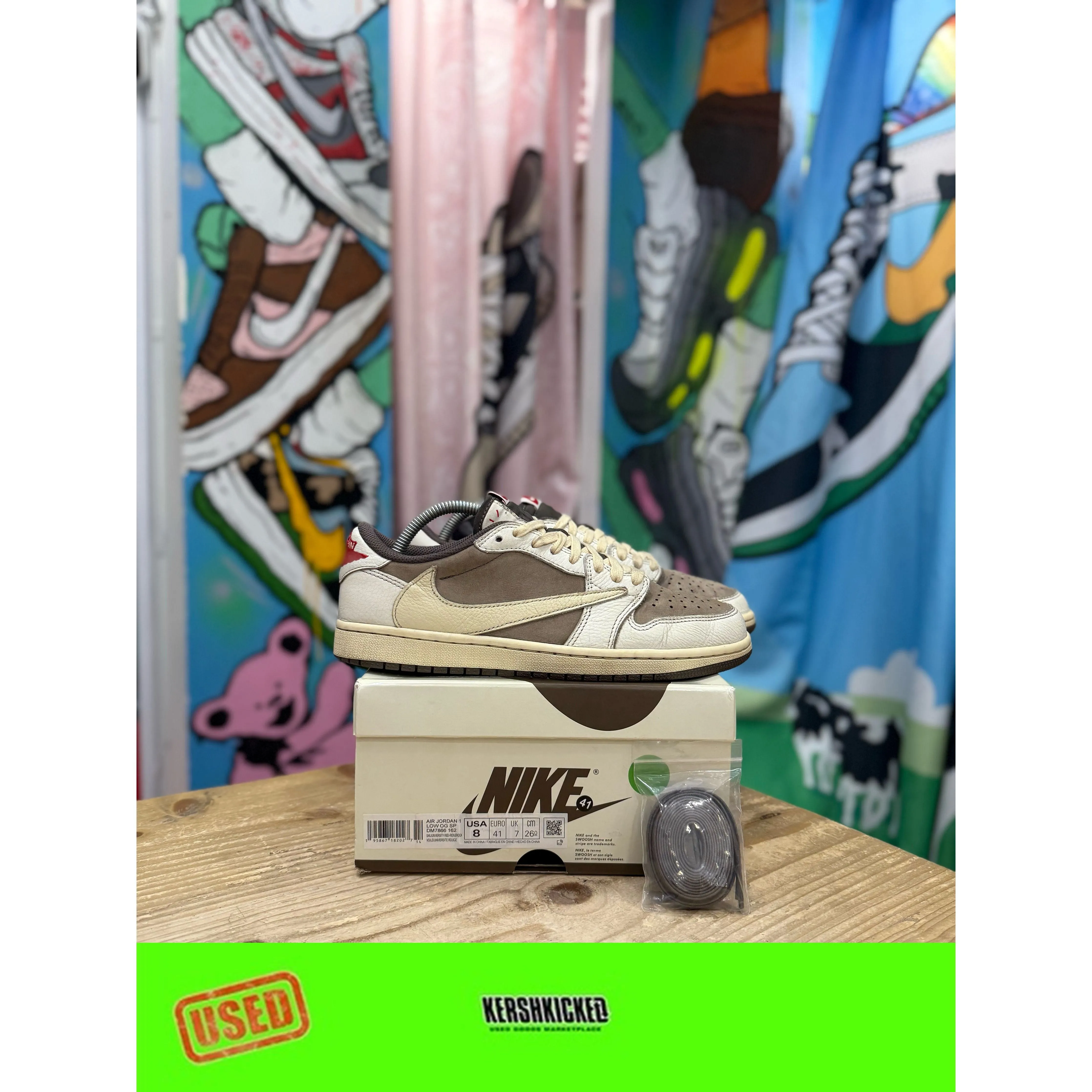 Jordan 1 Low Travis Scott Reverse Mocha UK7 neutral - colored