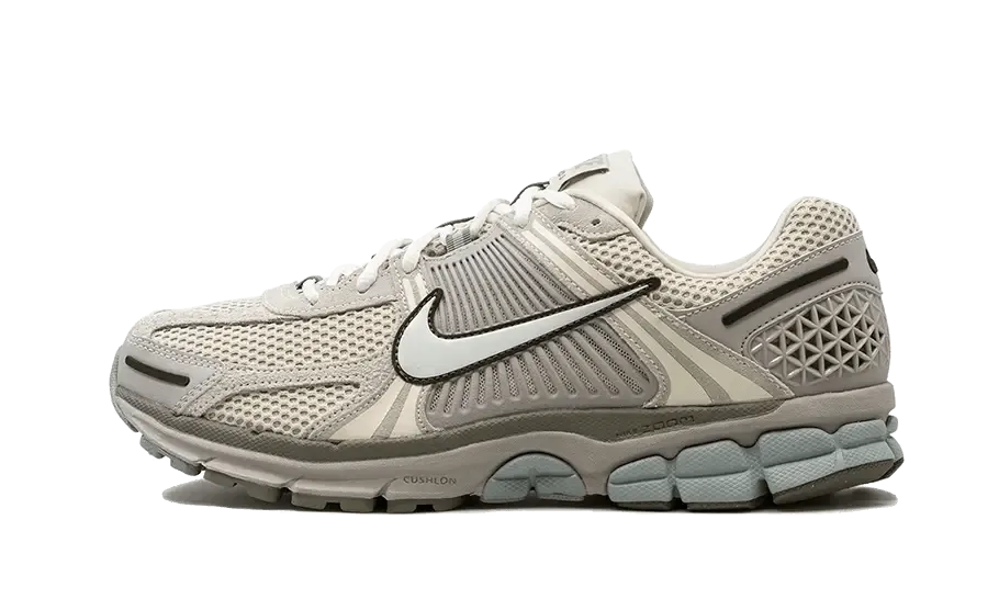 running in a roundabout area shoes Zoom Vomero 5 Light Orewood Brown Armory Blue