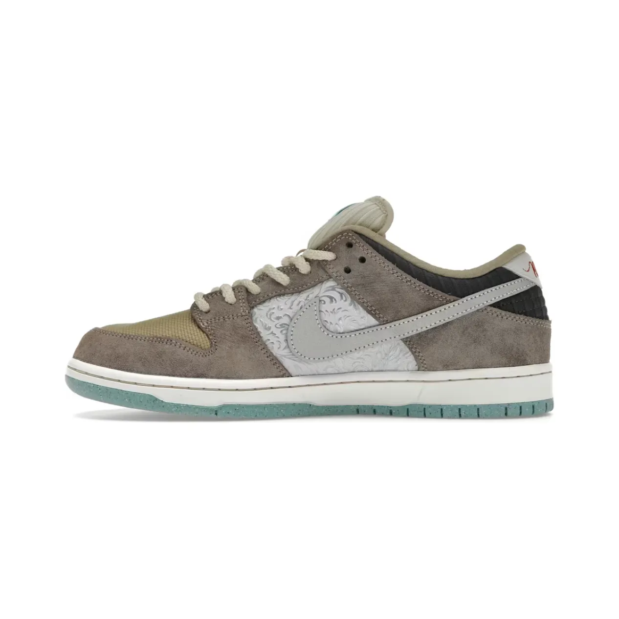 Nike Dunk Low SB Big Money Savings Phylon Midsole Construction Textured Outsole Pattern