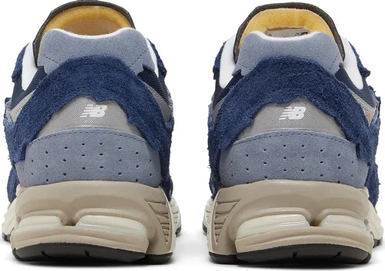 Soft Detail Retro Tone New Balance 2002R Protection Pack Navy
