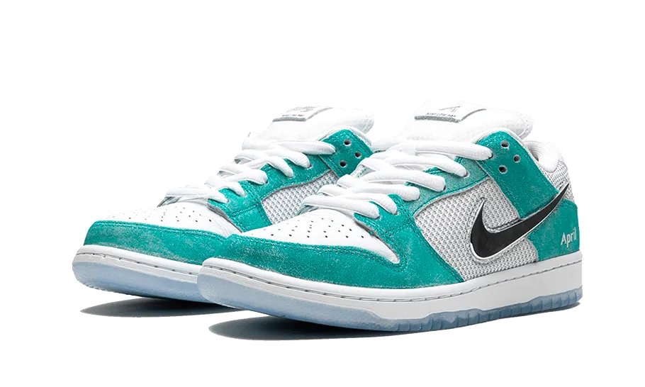 SB Dunk Low April Skateboards Hyper Responsive Cushioning Walk Smooth