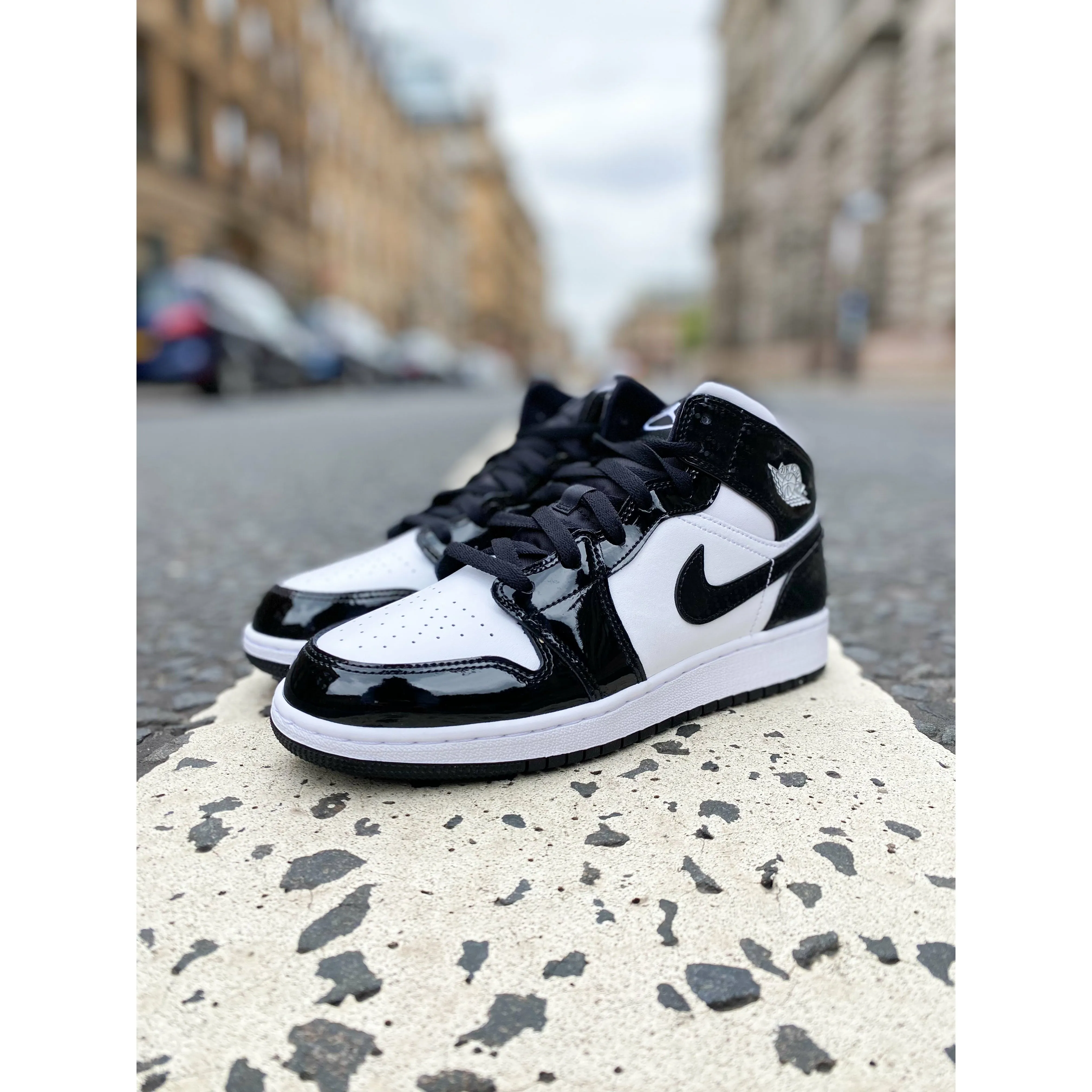 Outdoor Traction fluorescent running shoes Jordan 1 Mid Carbon Fiber All-Star (2021)