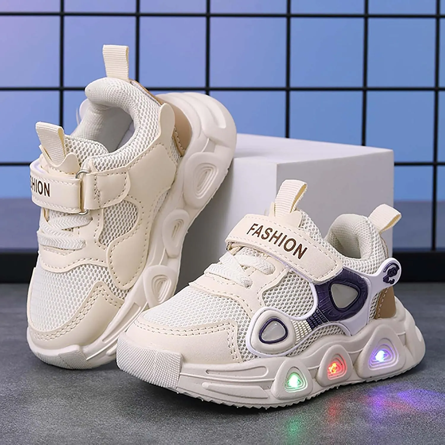 Sneakers for Girls Casual Fashion Luminous Light Up Breathable Running Shoes Walking Non Slip Sports Flashing Shoes