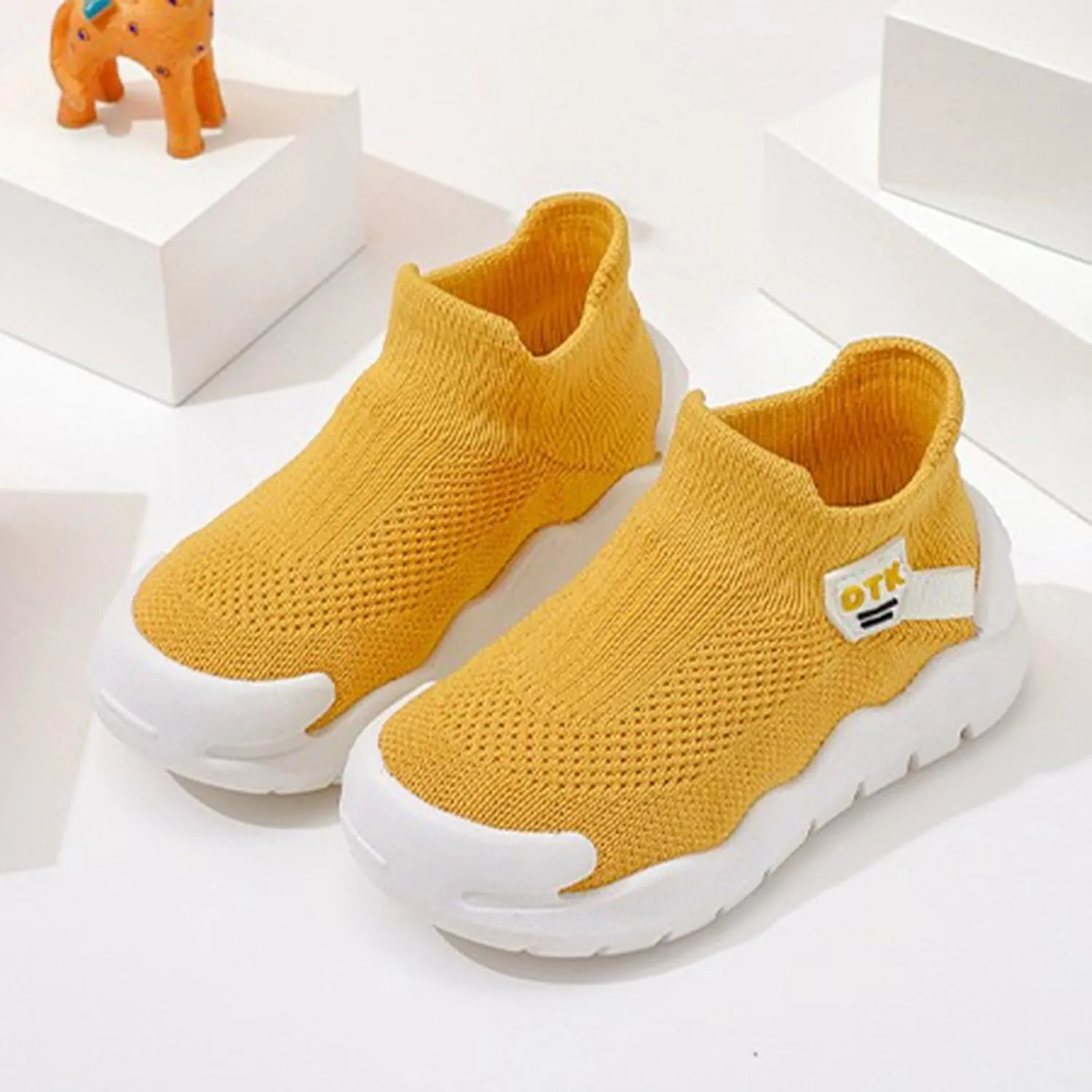 Sneakers for Girls Causal Lightweight Slip On Running Shoes Comfortable Breathable Tennis Shoes Outdoor Walking Sneakers