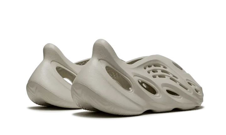 Yeezy Foam RNNR Sand Easy Travel