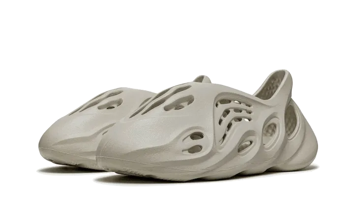 Yeezy Foam RNNR Sand Pot Lane