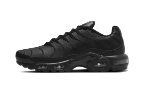 Torsion Adaptive Sole Design training shoes Air Max Plus Triple Black Leather