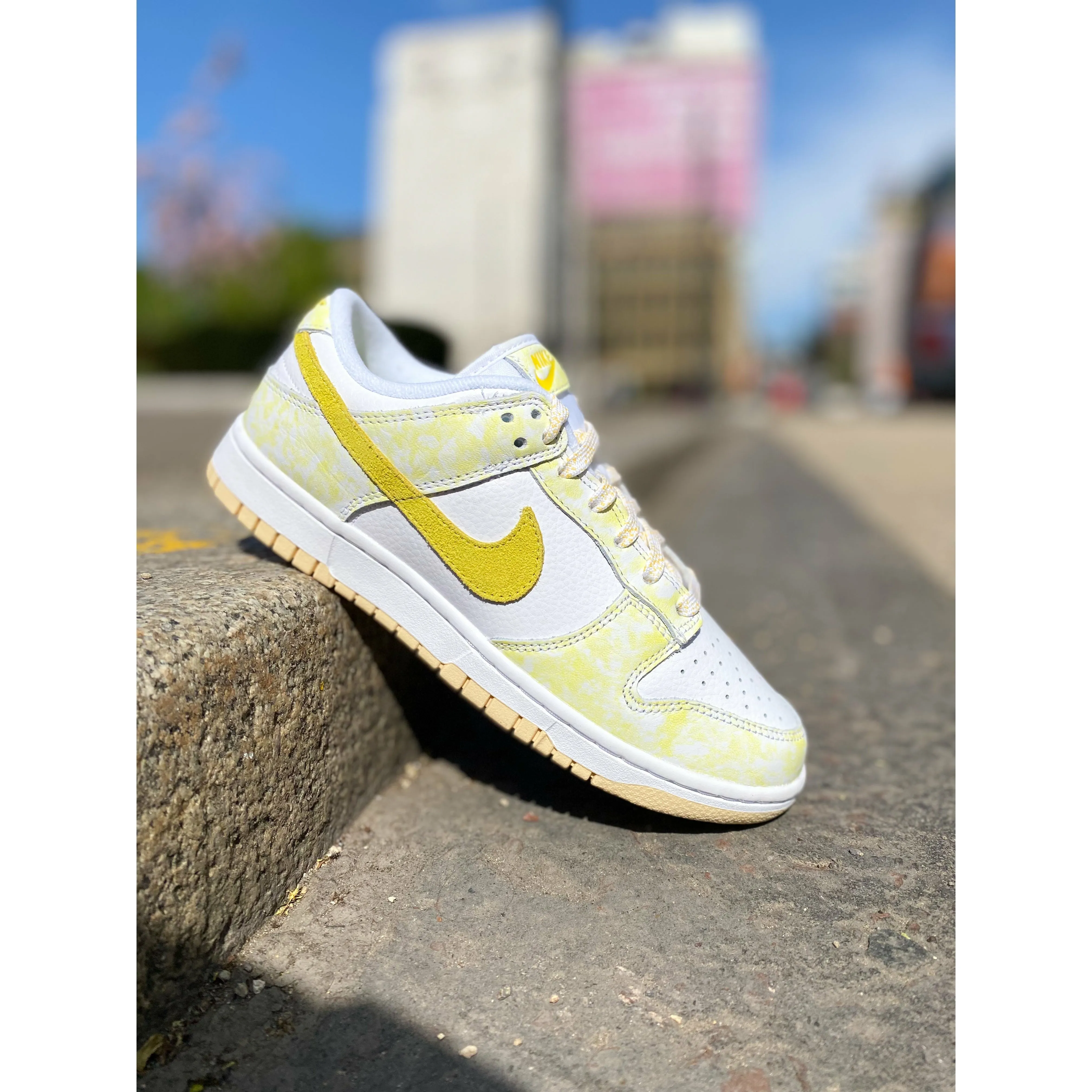 Nike Dunk Low Yellow Strike (W) Airflow Chamber