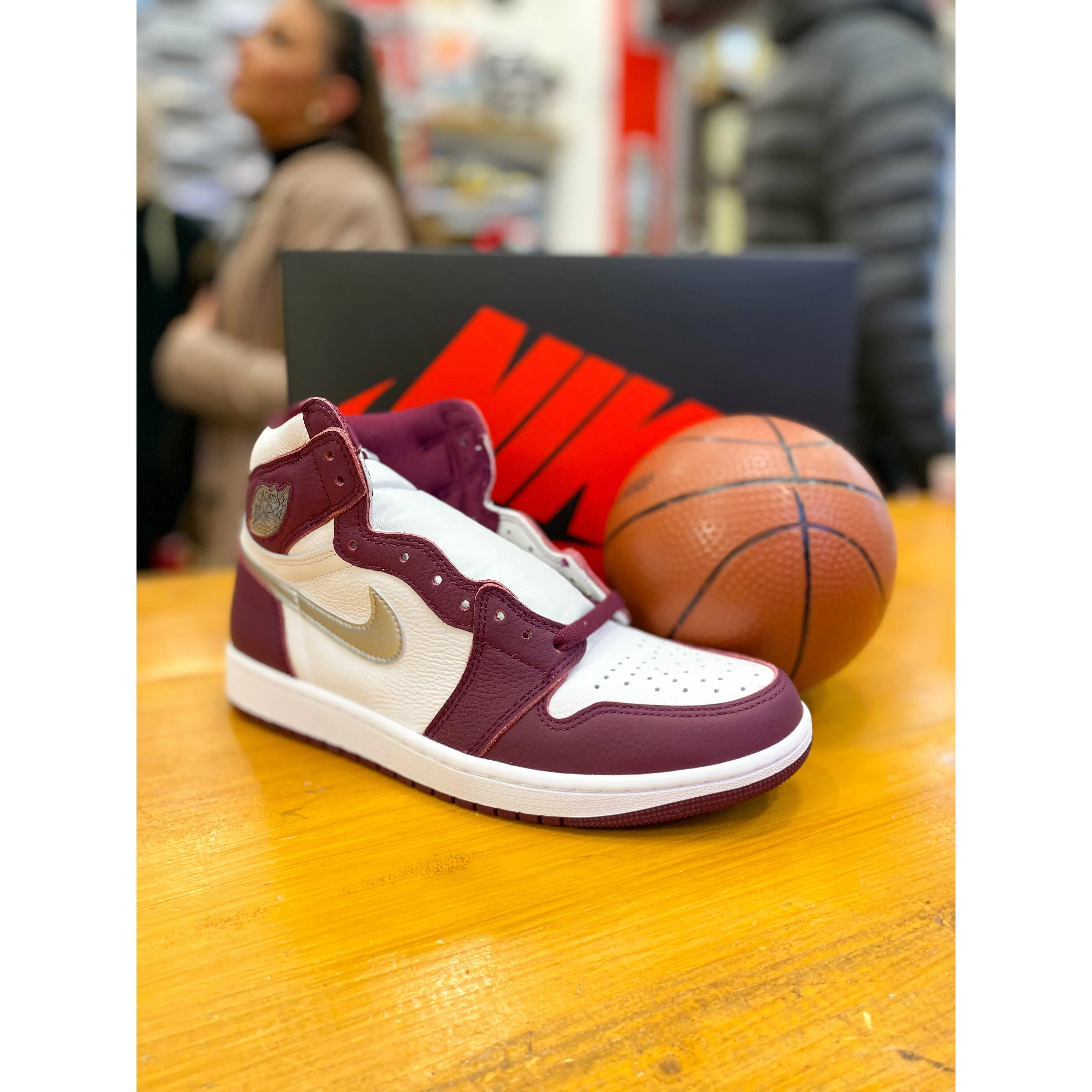 Superior Quality non - slip surface Jordan 1 Retro High OG Bordeaux (GS)