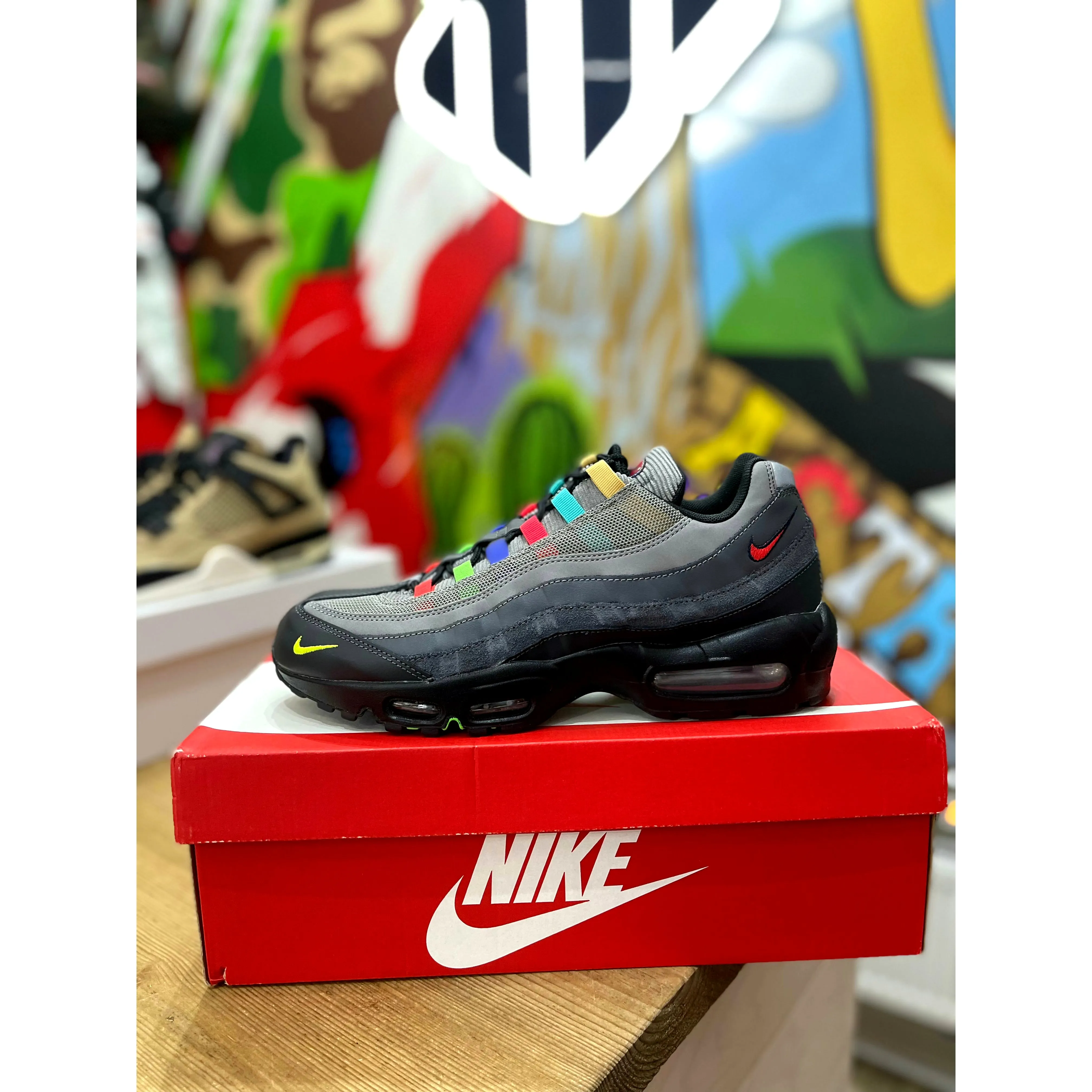 Nike Air Max 95 SE Light Charcoal Vintage TV Athletic Cushioning