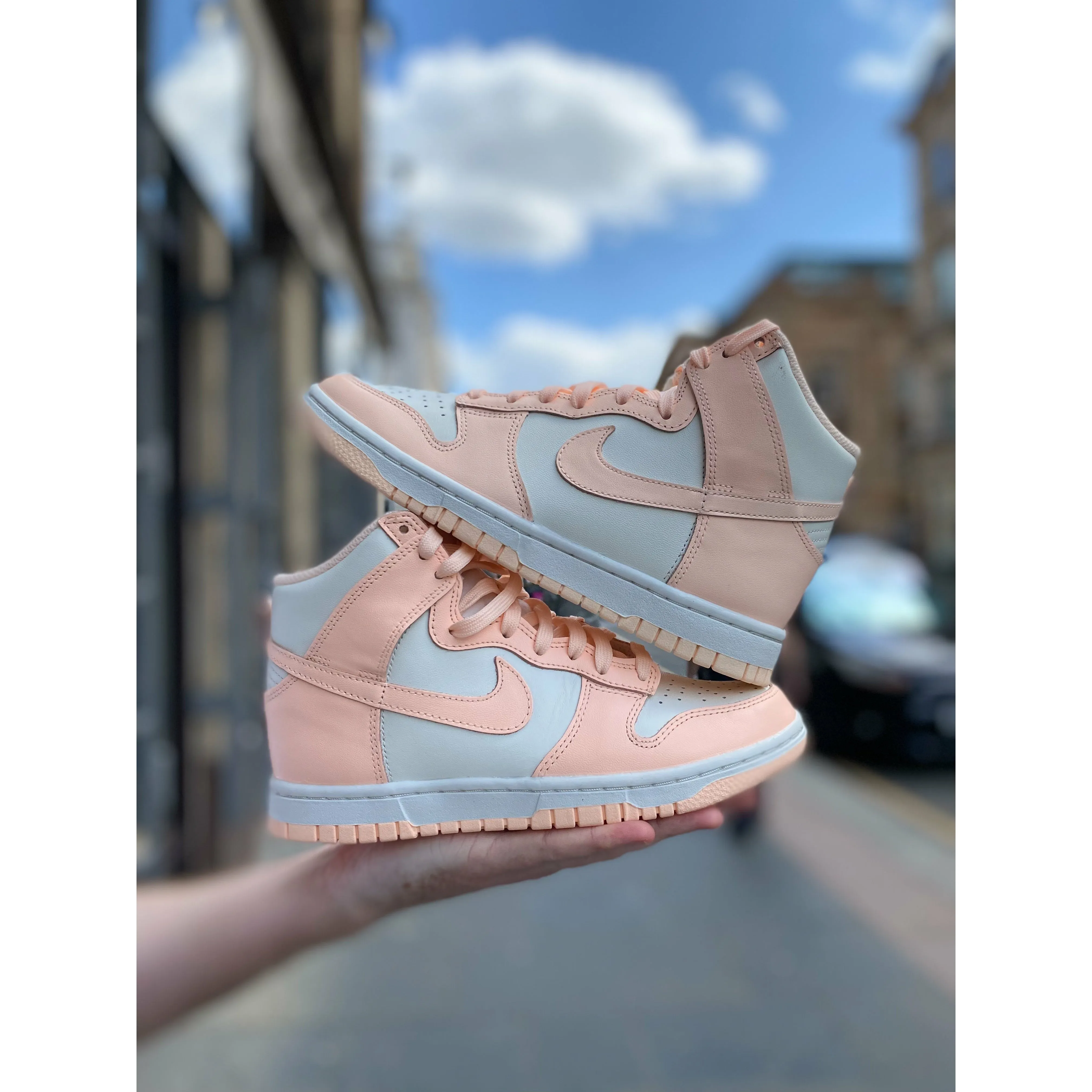 Casual Look Nike Dunk High Sail Crimson Tint (W)