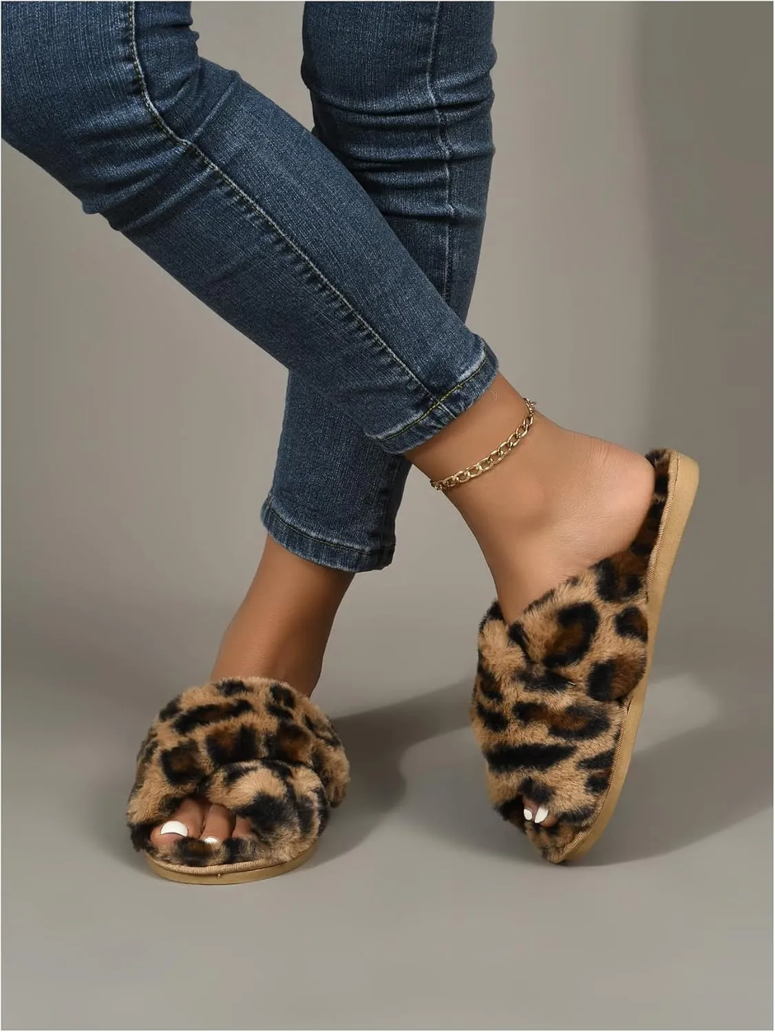 Verdusa Women's Leopard Print Slippers Faux Fur Cross Band Faux Fur Slides House Slippers