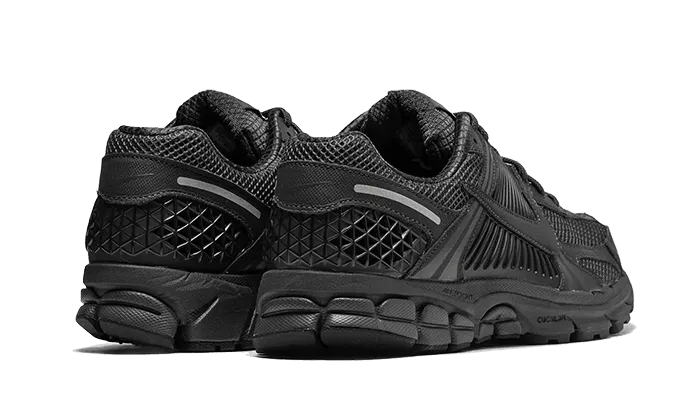 performance - enhancing shoes Vomero 5 Triple Black