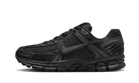 Vomero 5 Triple Black Dark - colored Speed Response