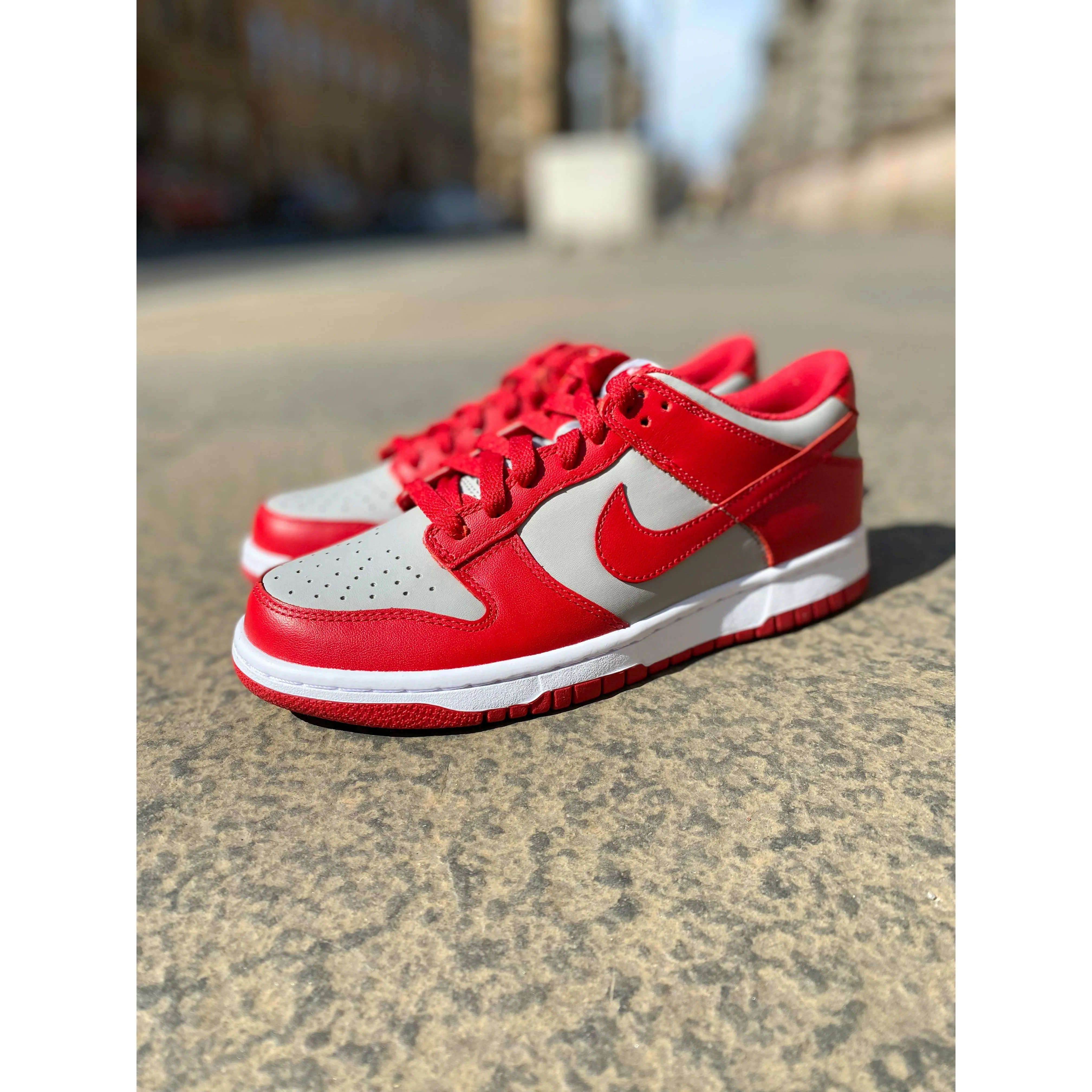 Shock   Absorbing Plush Lining Nike Dunk Low Retro Medium Grey Varsity Red UNLV (GS) (2020)