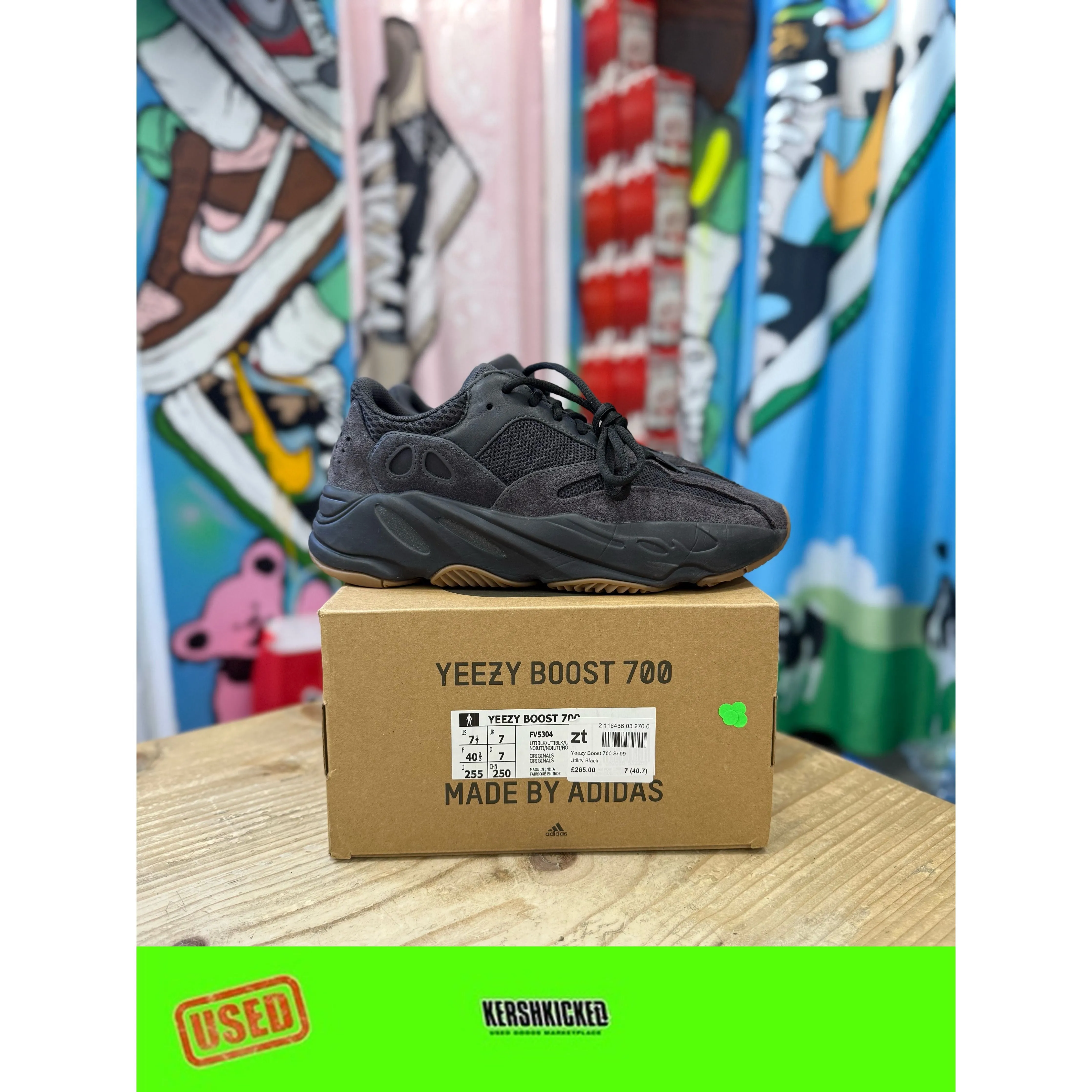 Yeezy 700 Boost Utility Black UK7 Autumn Style City Active