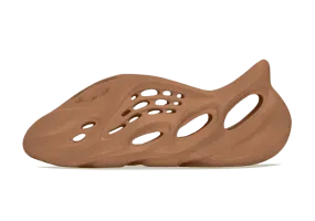 Yeezy Foam RNNR Flax Gallery Time