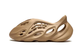 Yeezy Foam RNNR Ochre Pollen Walk