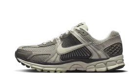 light - use shoes Zoom Vomero 5 Cobblestone